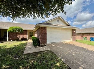 613 Park Ln, Hewitt, TX 76643