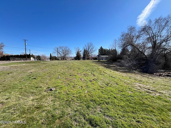 3rd image of 332 Parish Rd