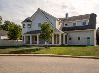 71 Willow Ln, Portland, ME 04102