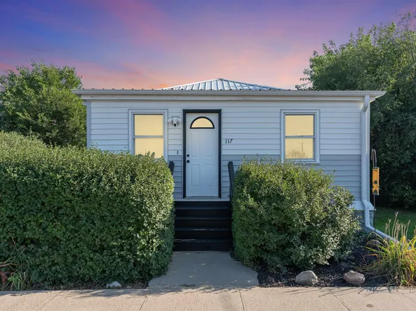 117 W 1st Ave, Lennox, SD 57039