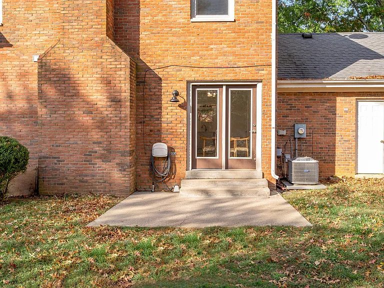 1132 Dunbarton Ln — Photo 55