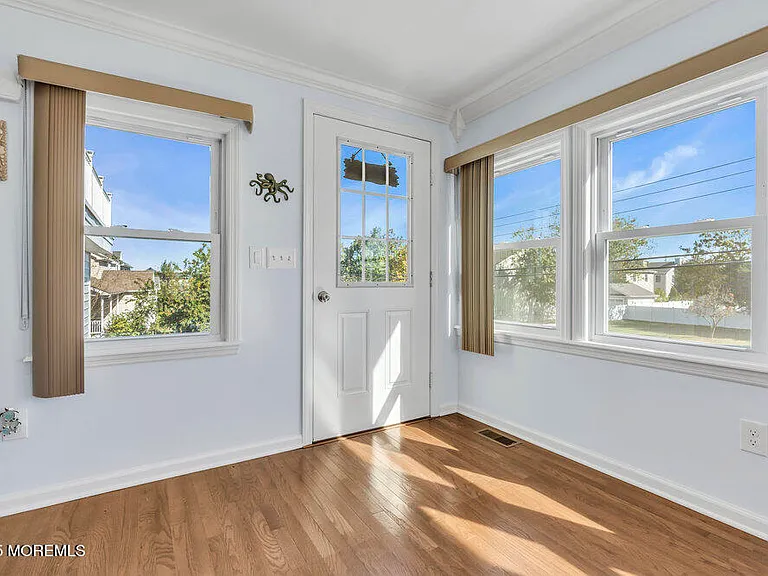 101 Saint Louis Ave — Photo 4