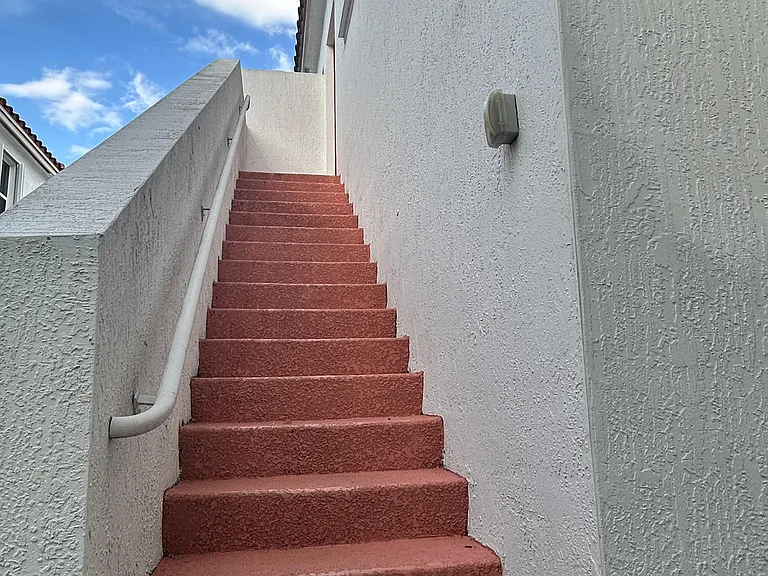 16946 SW 90th Ter — Photo 2