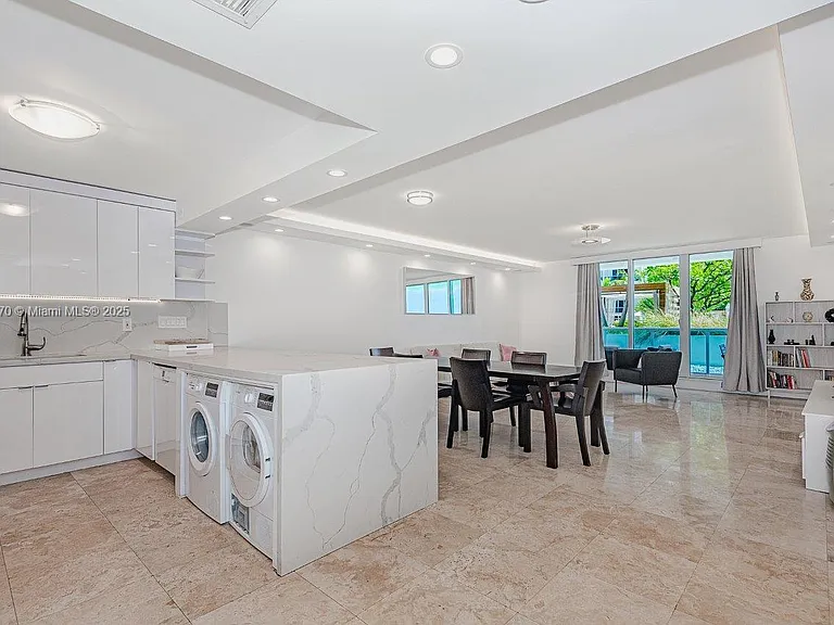 2301 Collins Ave #310 — Photo 14