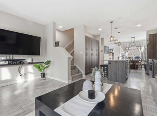 1071 NW Seton Cir SE, Calgary, AB T3M2V9