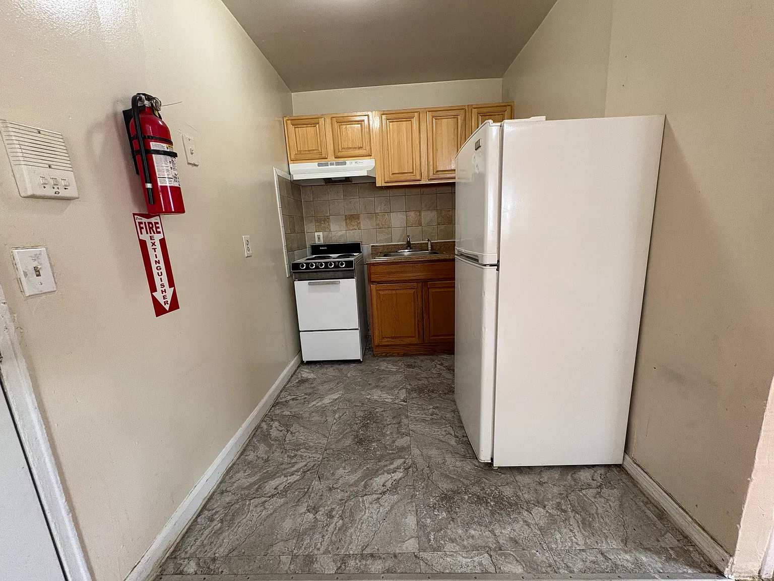 70 Ellis Ave — Photo 2