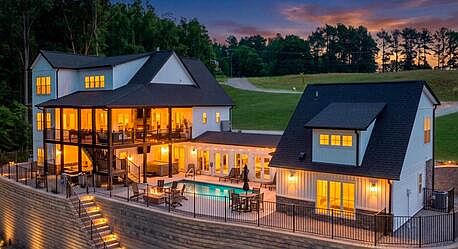 1st image of 131 Oak Hollow Rd