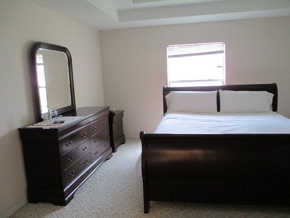 4th image of 19 Roxton Ln