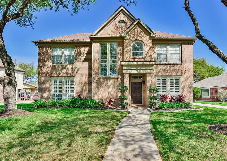 1st image of 2028 Pembroke Bay Dr