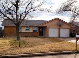 912 SW 10th St, Moore, OK 73160