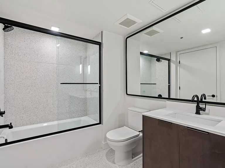 Venue Residences — Photo 49