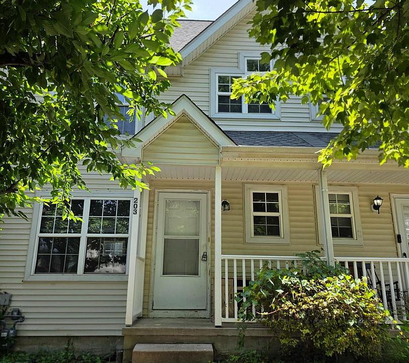 1st image of 203 River Ct