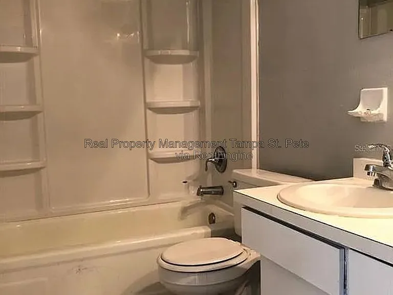 917 Lake Palms Dr — Photo 9