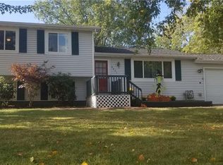 8271 Carnation Dr, Baldwinsville, NY 13027