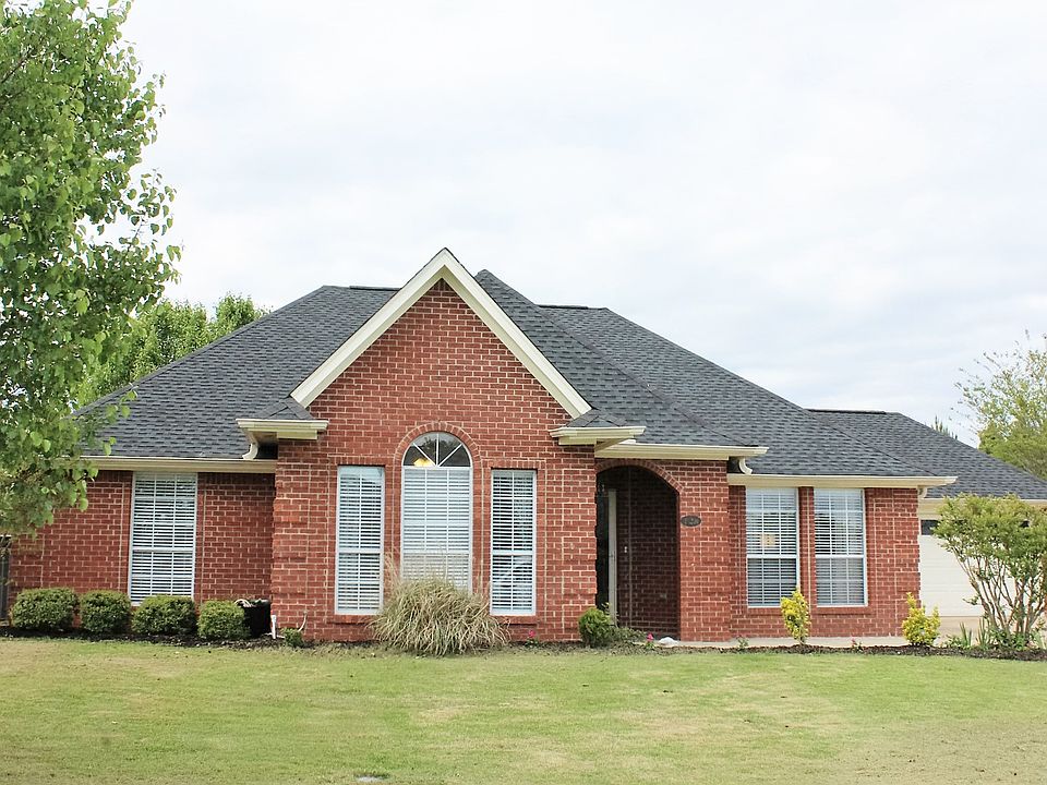 1st image of 128 Willoughby Oaks Blvd