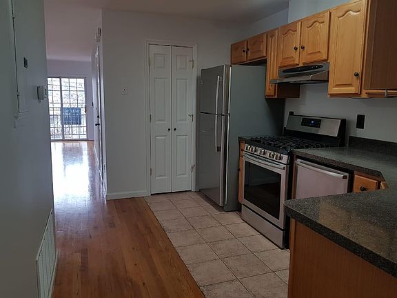 5th image of 30 Stevens Ave #2