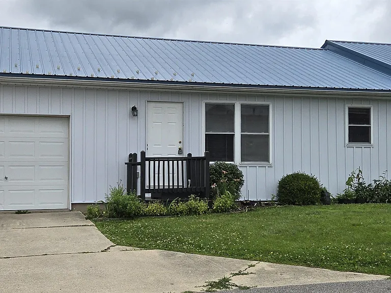 109 Marcus Dr — Photo 1