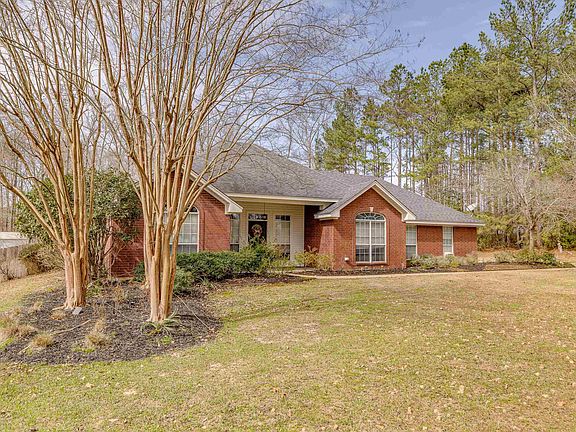 3rd image of 131 Three Lakes Rd