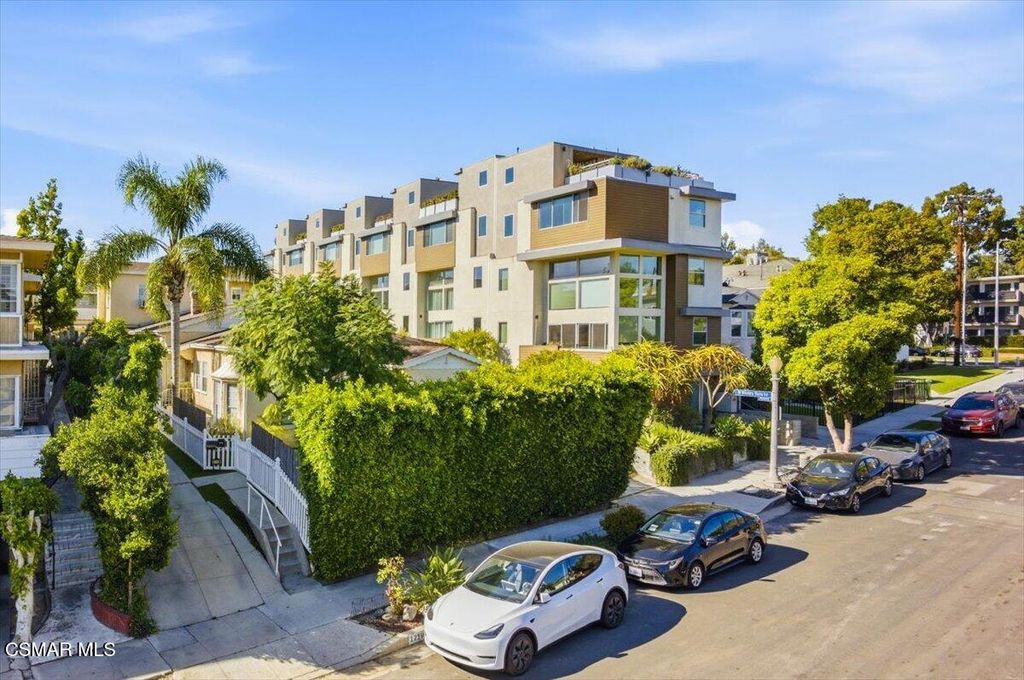 1219 S Dunsmuir Ave, Los Angeles, CA - View 2