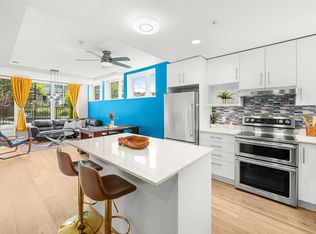 2137 Chesterfield Ave #TOWNHOUSE 5, North Vancouver, BC V7M2P7