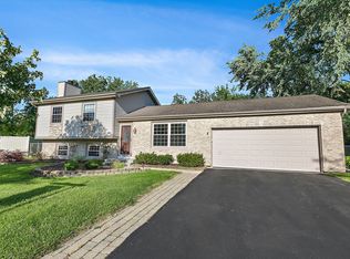 963 Shorewood Dr, Bartlett, IL 60103