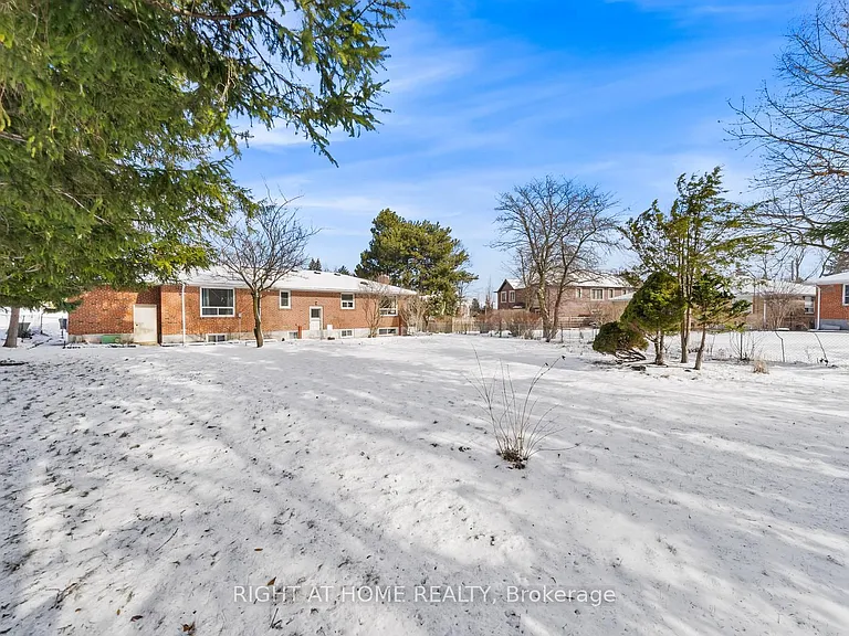 35 Caswell Dr — Photo 16