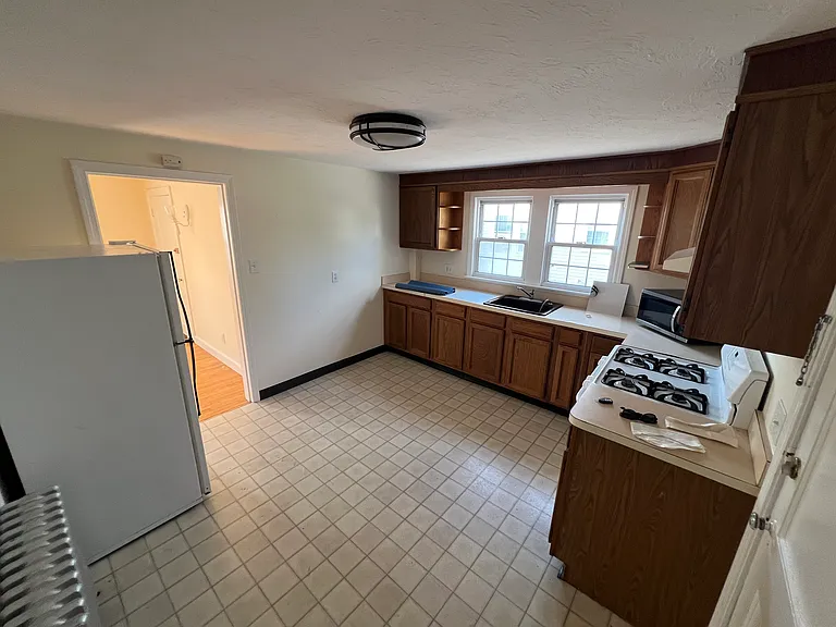 521 Burncoat St #1 — Photo 8