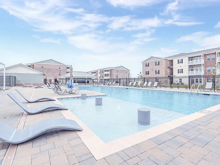 Whispering Pointe Apartments — Photo 16