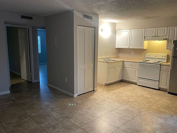 5th image of 1465 Drew St #A