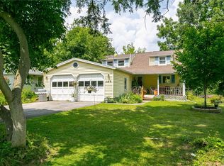 158 River Meadow Dr, Rochester, NY 14623