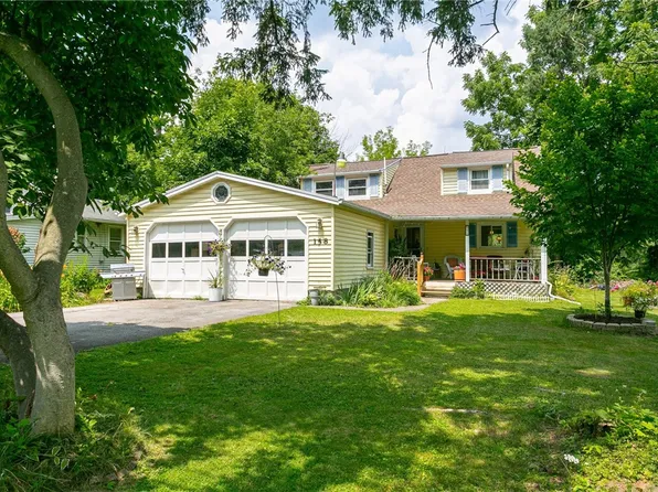 158 River Meadow Dr, Rochester, NY 14623
