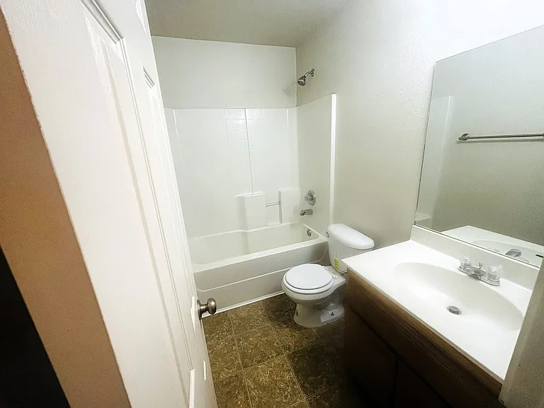 503 Bermuda #C — Photo 10