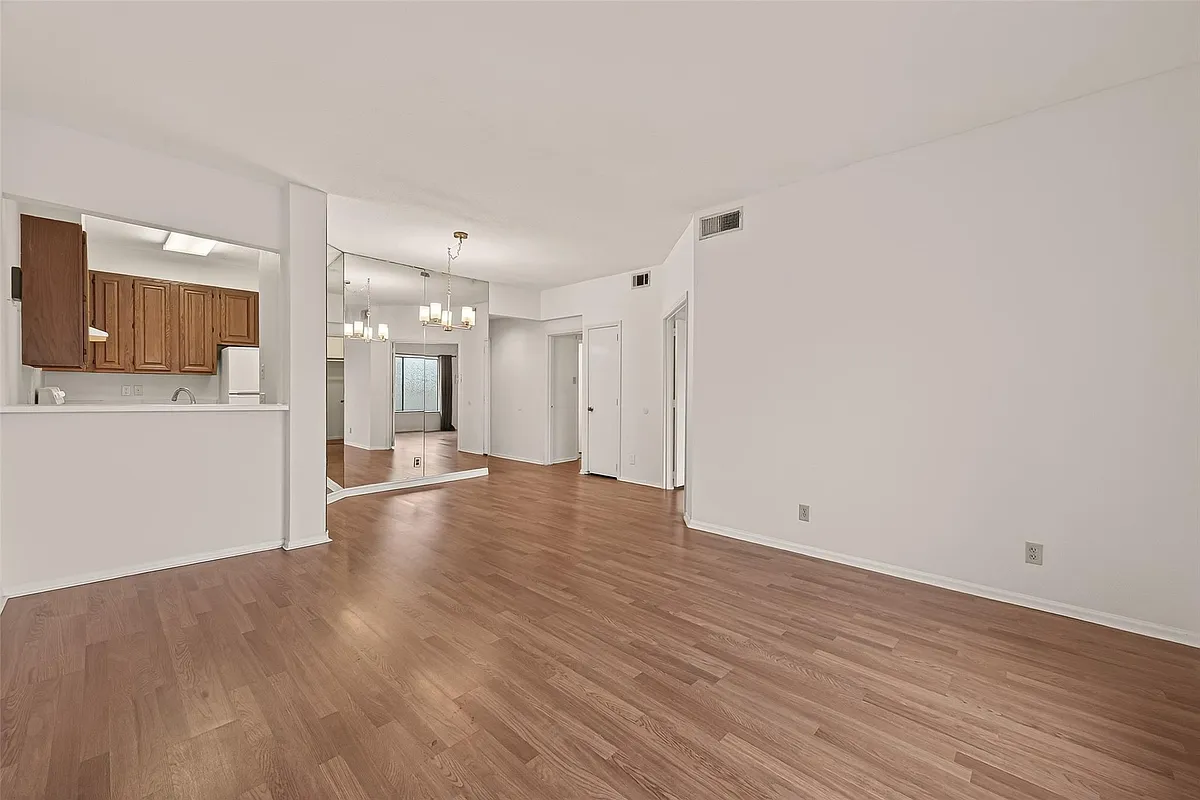 Building Photo - 2211 S Braeswood Blvd #23C