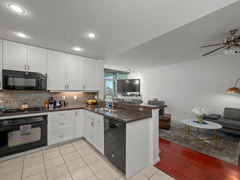 850 Beech St #820 — Photo 17