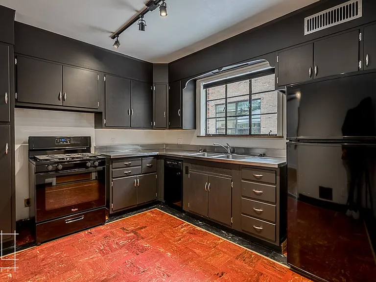 1374 E. Broad St. — Photo 21