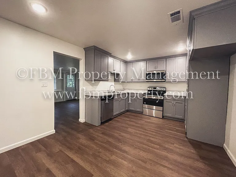 207 Kirksey St — Photo 6