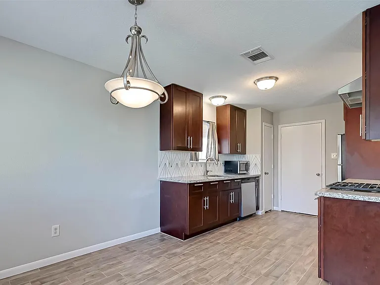1003 Shadow Mountain Dr — Photo 13
