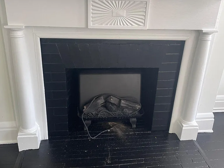 Livingroom decorative fireplace with electric insert