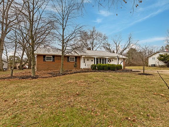 5th image of 3670 E Powell Rd