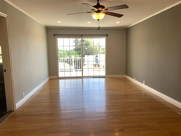 140 Walker Dr — Photo 4