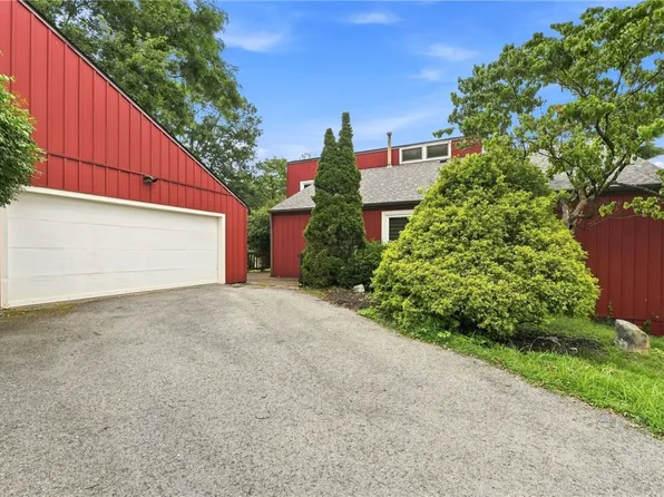 126 Pinewood Dr, Bridgeville, PA 15017