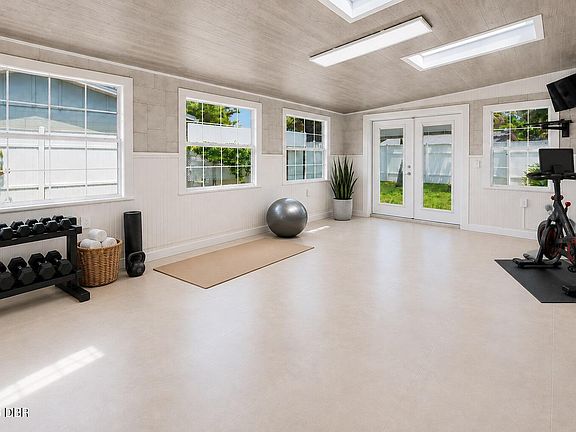 3rd image of 1316 Golf Ave