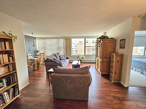 4th image of 3900 N Lake Shore Dr APT 19H
