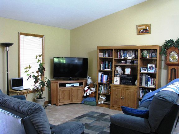 5th image of 16405 Sunflower Ave
