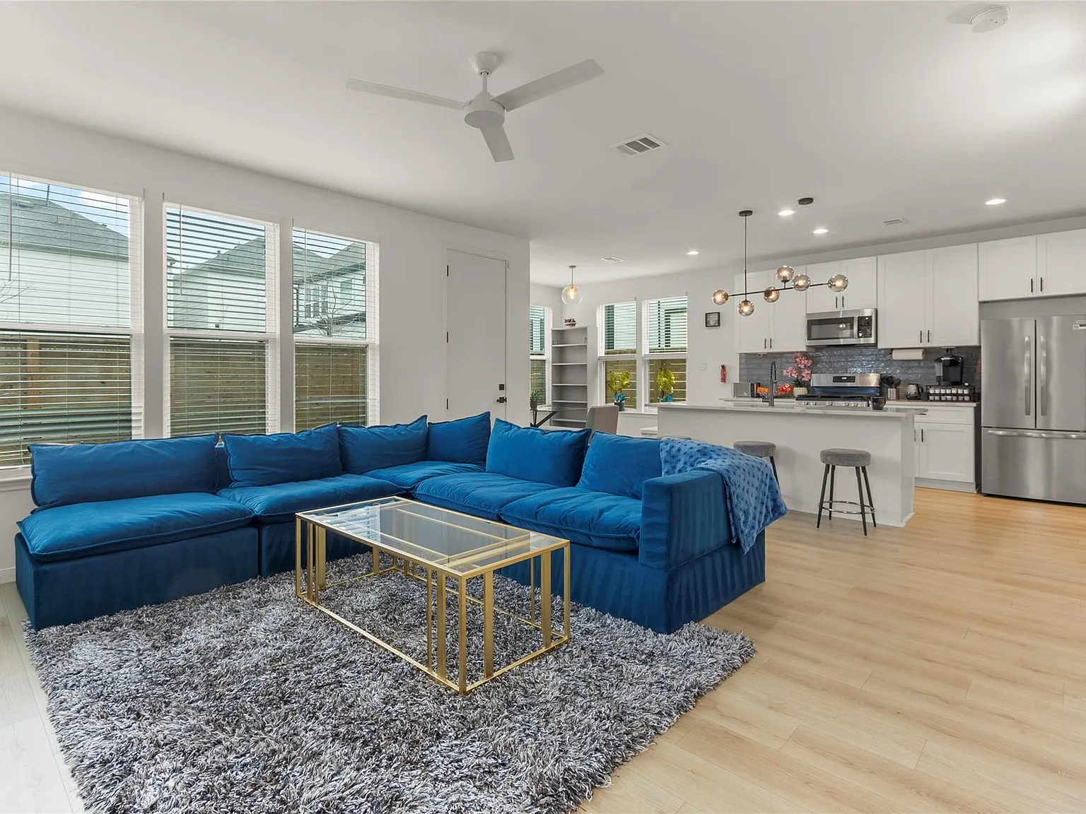 3 bed, 2.5 bath, 2199 sqft, $2,850 — Photo 3