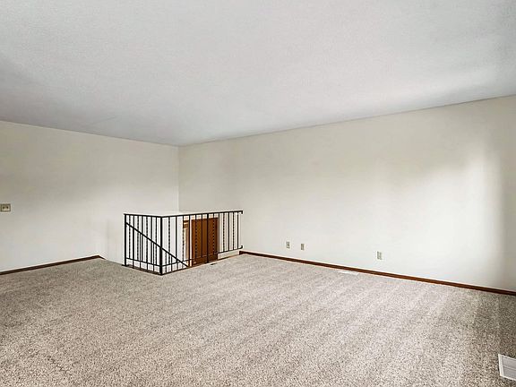 4th image of 3053 Pine Ridge Dr