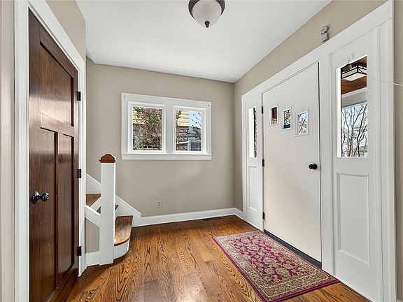 5th image of 521 Benton St