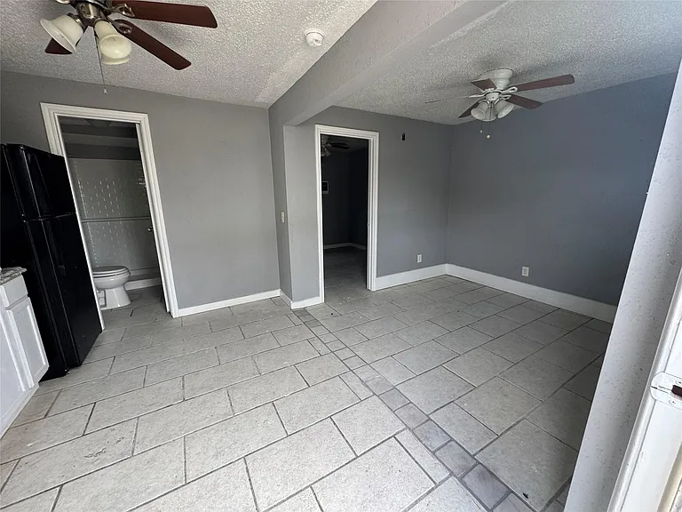 7018 1/2 Avenue F #6 — Photo 5