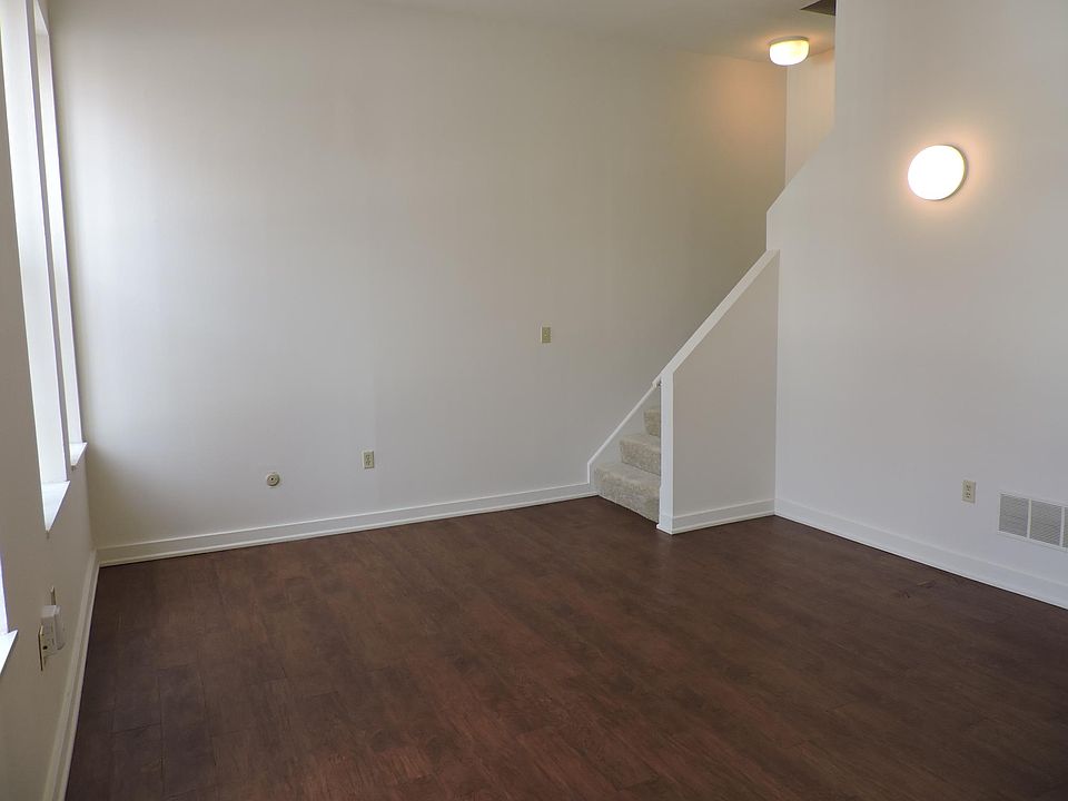 Entrance/ Living Area
