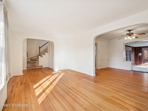 3rd image of 6907 N Kenton Ave